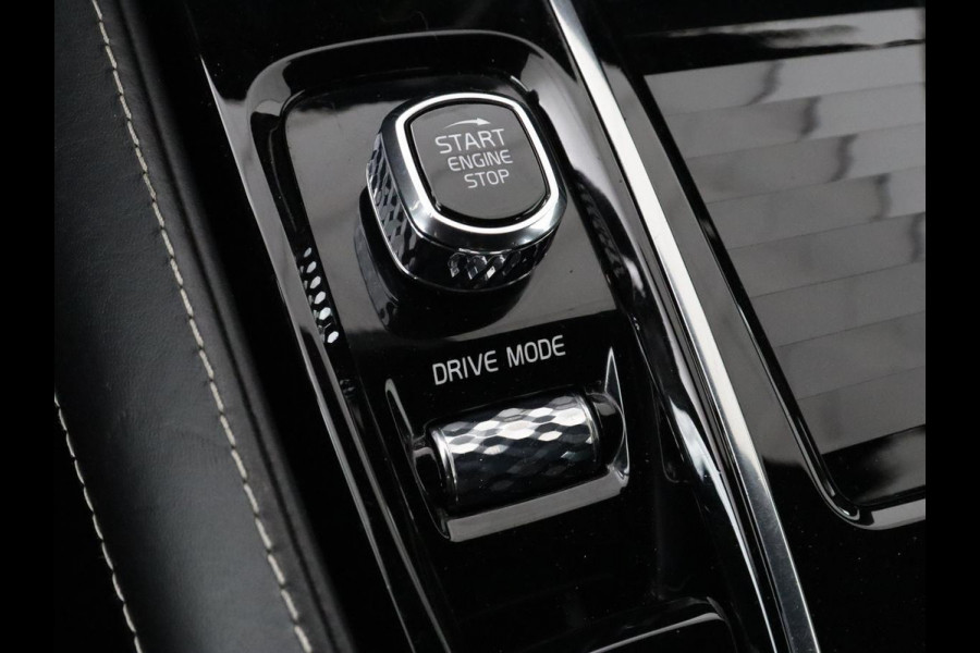 Volvo V60 2.0 T6 Recharge AWD R Design | Trekhaak | Stoelverwarming | Camera | Carplay | Half leder | Full LED | Navigatie | Parkeerhulp