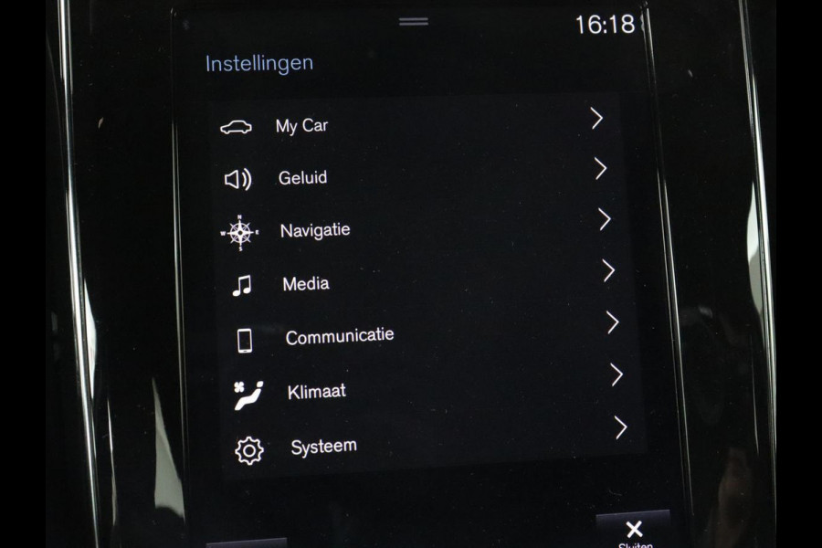 Volvo V60 2.0 T6 Recharge AWD R Design | Trekhaak | Stoelverwarming | Camera | Carplay | Half leder | Full LED | Navigatie | Parkeerhulp