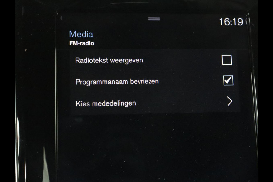 Volvo V60 2.0 T6 Recharge AWD R Design | Trekhaak | Stoelverwarming | Camera | Carplay | Half leder | Full LED | Navigatie | Parkeerhulp