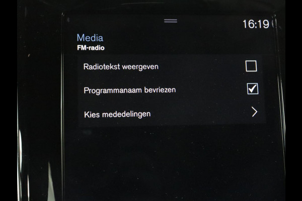 Volvo V60 2.0 T6 Recharge AWD R Design | Trekhaak | Stoelverwarming | Camera | Carplay | Half leder | Full LED | Navigatie | Parkeerhulp