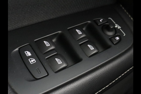 Volvo V60 2.0 T6 Recharge AWD R Design | Trekhaak | Stoelverwarming | Camera | Carplay | Half leder | Full LED | Navigatie | Parkeerhulp