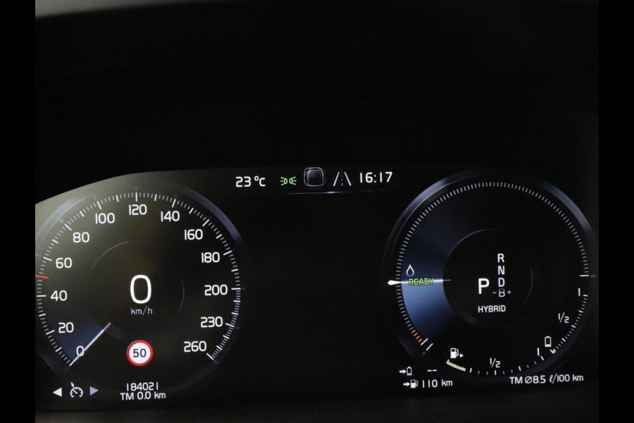 Volvo V60 2.0 T6 Recharge AWD R Design | Trekhaak | Stoelverwarming | Camera | Carplay | Half leder | Full LED | Navigatie | Parkeerhulp