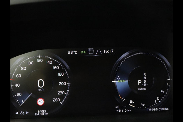 Volvo V60 2.0 T6 Recharge AWD R Design | Trekhaak | Stoelverwarming | Camera | Carplay | Half leder | Full LED | Navigatie | Parkeerhulp
