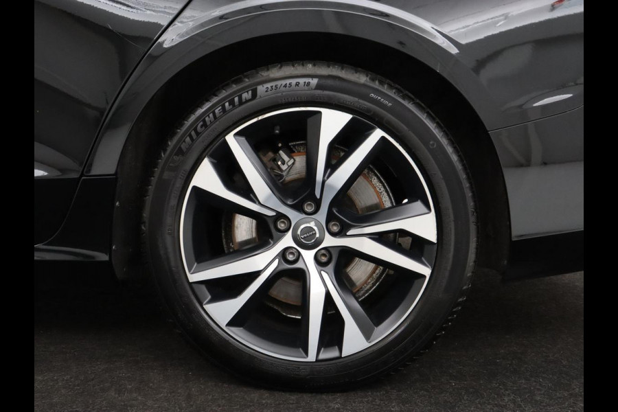 Volvo V60 2.0 T6 Recharge AWD R Design | Trekhaak | Stoelverwarming | Camera | Carplay | Half leder | Full LED | Navigatie | Parkeerhulp