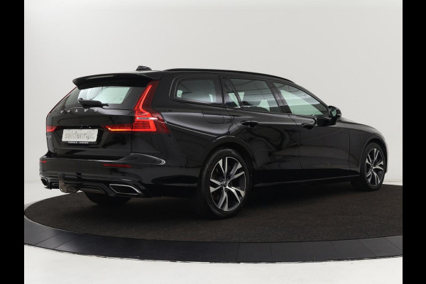 Volvo V60 2.0 T6 Recharge AWD R Design | Trekhaak | Stoelverwarming | Camera | Carplay | Half leder | Full LED | Navigatie | Parkeerhulp