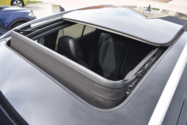 Volkswagen T-Roc 1.5 TSI Sport R-Line | PANORAMADAK | VIRTUAL COCKPIT | NAP | APPLE CARPLAY | ANDROID AUTO