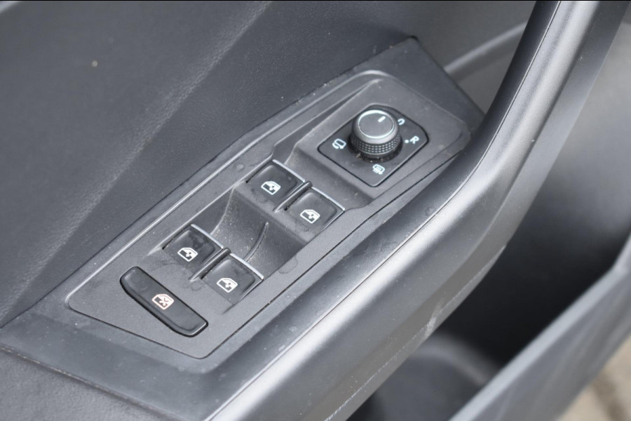 Volkswagen T-Roc 1.5 TSI Sport R-Line | PANORAMADAK | VIRTUAL COCKPIT | NAP | APPLE CARPLAY | ANDROID AUTO