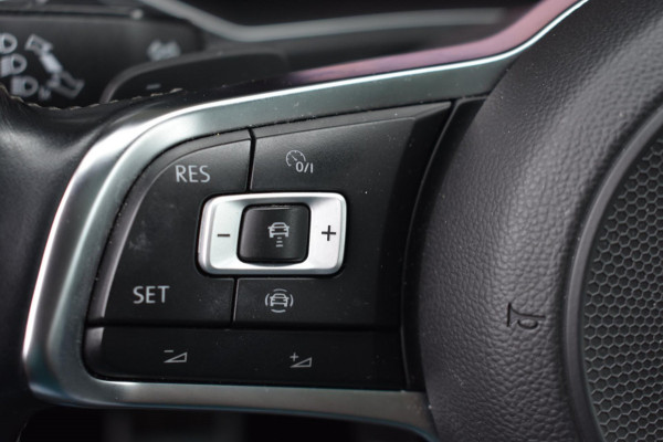 Volkswagen T-Roc 1.5 TSI Sport R-Line | PANORAMADAK | VIRTUAL COCKPIT | NAP | APPLE CARPLAY | ANDROID AUTO
