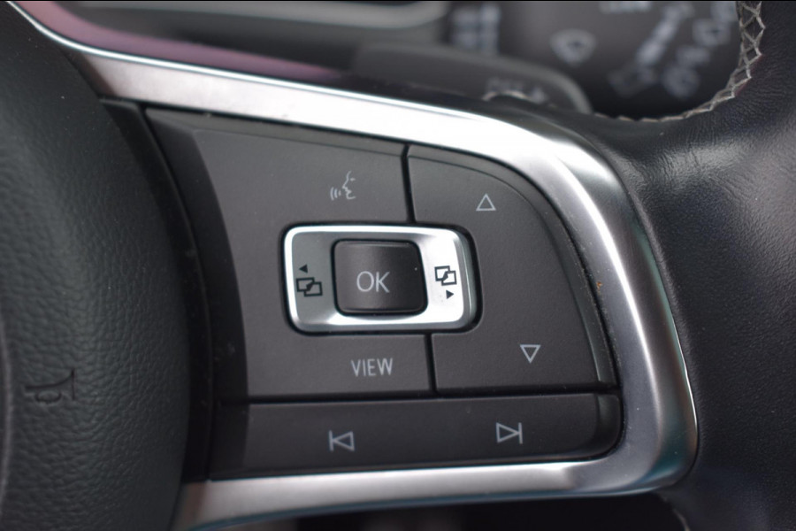 Volkswagen T-Roc 1.5 TSI Sport R-Line | PANORAMADAK | VIRTUAL COCKPIT | NAP | APPLE CARPLAY | ANDROID AUTO