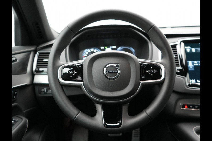 Volvo XC90 T8 Recharge AWD R-Design Plug In Hybrid 394pk 7 Persoons Dealer O.H. PHEV | Lederen Sportstoelen Memory | Pilot Assist | Harman Kardon | Adaptive Cruise | Navigatie | Apple Carplay | Camera | Virtual | L.M. 22" | DAB |