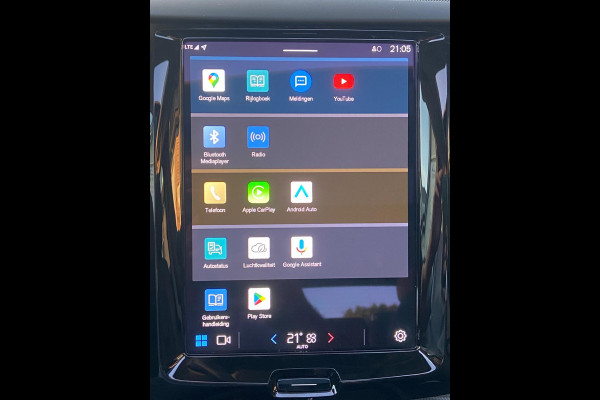 Volvo XC60 2.0 T6 Plug-in hybrid AWD Ultra Dark Pano 1650KM M2025