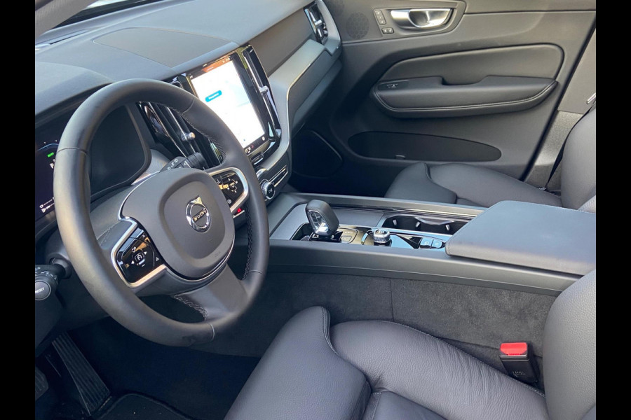 Volvo XC60 2.0 T6 Plug-in hybrid AWD Ultra Dark Pano 1650KM M2025