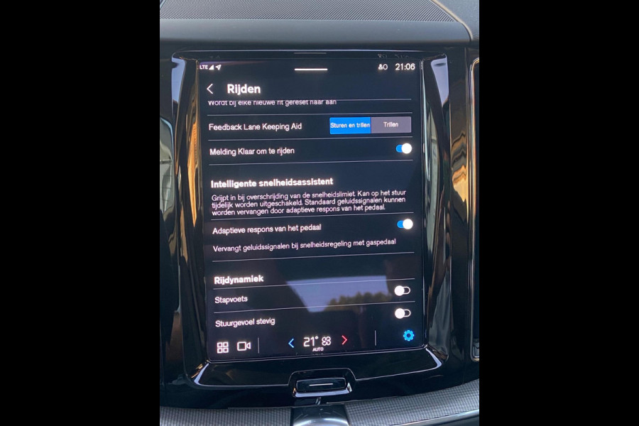 Volvo XC60 2.0 T6 Plug-in hybrid AWD Ultra Dark Pano 1650KM M2025