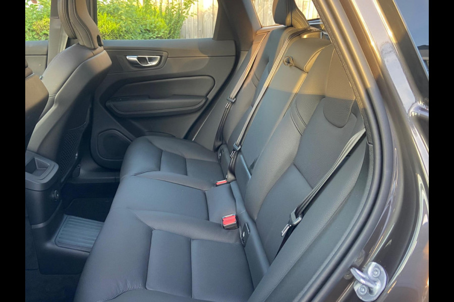 Volvo XC60 2.0 T6 Plug-in hybrid AWD Ultra Dark Pano 1650KM M2025