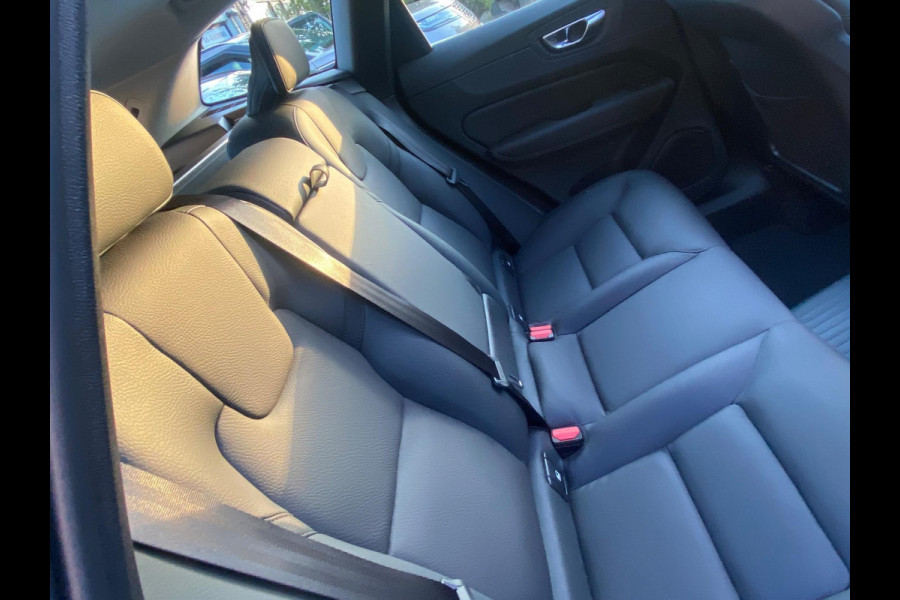 Volvo XC60 2.0 T6 Plug-in hybrid AWD Ultra Dark Pano 1650KM M2025
