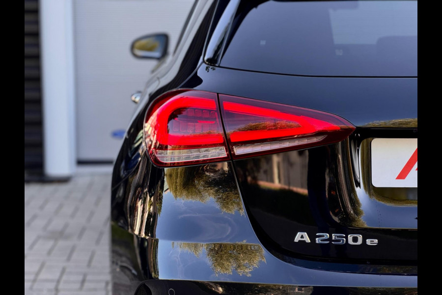 Mercedes-Benz A-Klasse 250 e AMG Pano/Camera/Sfeer