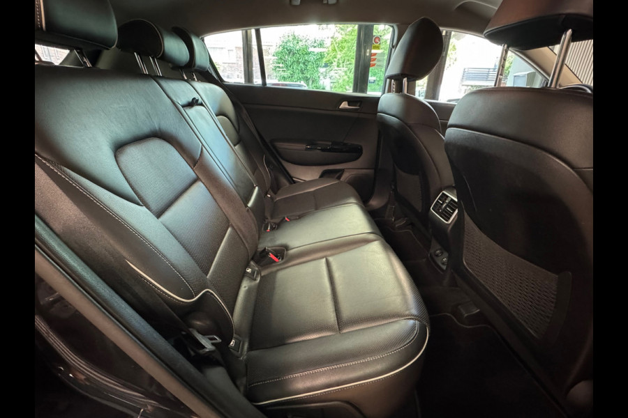 Kia Sportage 1.6 GDI Design Edition NAVIGATIE CAMERA CRUISE APPLE CARPLAY STOEL-STUURVERWARMING USB AUX PDC START/STOP LANE ASSIST