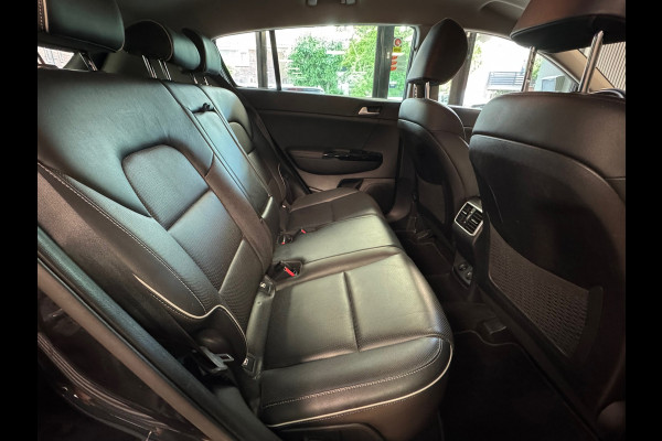 Kia Sportage 1.6 GDI Design Edition NAVIGATIE CAMERA CRUISE APPLE CARPLAY STOEL-STUURVERWARMING USB AUX PDC START/STOP LANE ASSIST