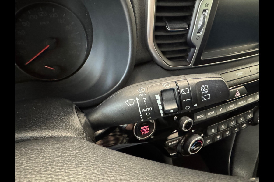 Kia Sportage 1.6 GDI Design Edition NAVIGATIE CAMERA CRUISE APPLE CARPLAY STOEL-STUURVERWARMING USB AUX PDC START/STOP LANE ASSIST