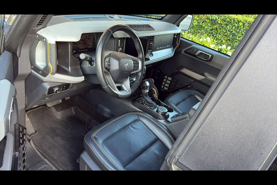 Ford Bronco 2.7 Badlands | V6 336PK | Carbonized Grey | Afneembare trekhaak | Grijs kenteken | Prijs ex. BTW | Speciale wielen en accessoires zie tekst | Ombouw grijs kenteken - 2 zitplaatsen