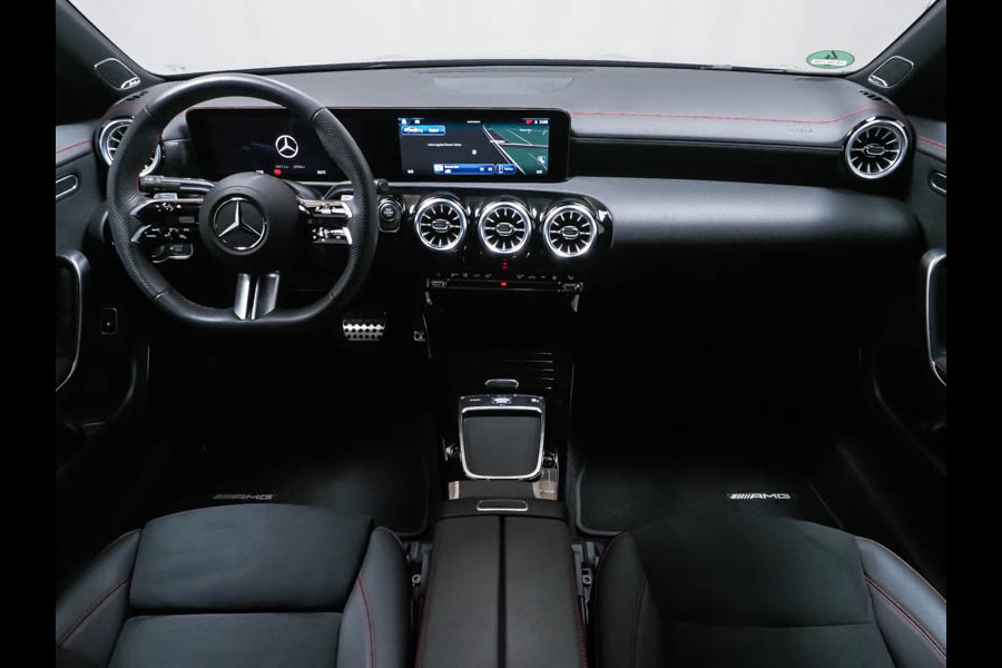 Mercedes-Benz CLA-Klasse 250 e AMG Plug-In Hybride | AMG Line | Night Pakket | Panorama Schuif-Kanteldak | Burmester® Surround-Soundsystem | AC / DC Laden | Inclusief 24 maanden MB Certified garantie voor Europa.