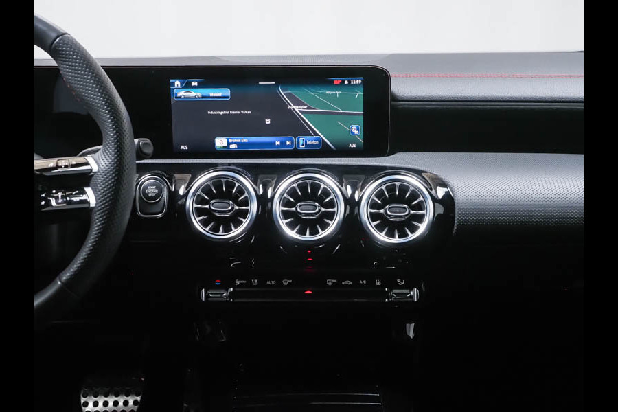 Mercedes-Benz CLA-Klasse 250 e AMG Plug-In Hybride | AMG Line | Night Pakket | Panorama Schuif-Kanteldak | Burmester® Surround-Soundsystem | AC / DC Laden | Inclusief 24 maanden MB Certified garantie voor Europa.