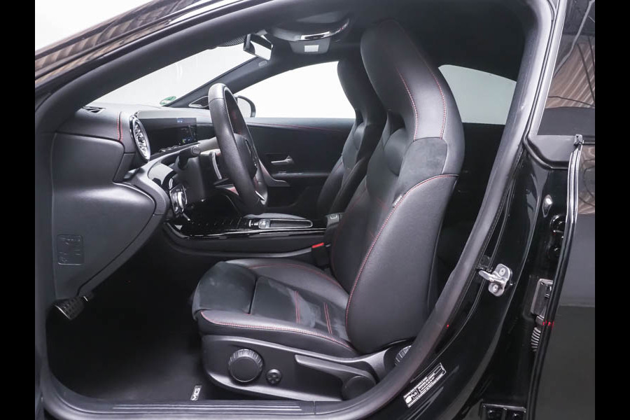 Mercedes-Benz CLA-Klasse 250 e AMG Plug-In Hybride | AMG Line | Night Pakket | Panorama Schuif-Kanteldak | Burmester® Surround-Soundsystem | AC / DC Laden | Inclusief 24 maanden MB Certified garantie voor Europa.