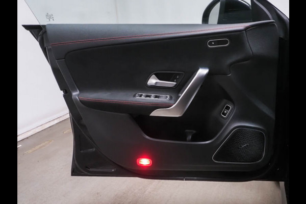 Mercedes-Benz CLA-Klasse 250 e AMG Plug-In Hybride | AMG Line | Night Pakket | Panorama Schuif-Kanteldak | Burmester® Surround-Soundsystem | AC / DC Laden | Inclusief 24 maanden MB Certified garantie voor Europa.