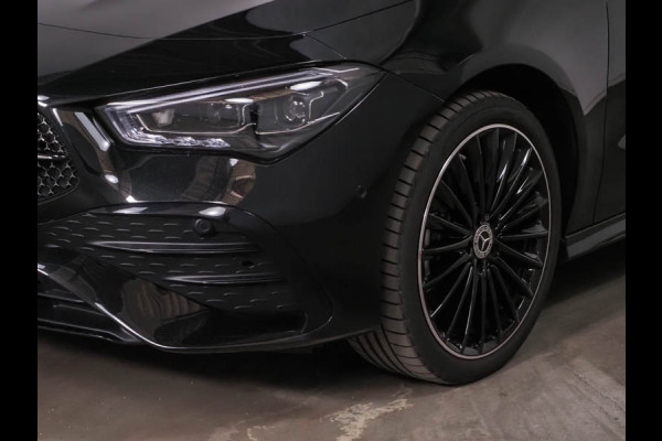 Mercedes-Benz CLA-Klasse 250 e AMG Plug-In Hybride | AMG Line | Night Pakket | Panorama Schuif-Kanteldak | Burmester® Surround-Soundsystem | AC / DC Laden | Inclusief 24 maanden MB Certified garantie voor Europa.
