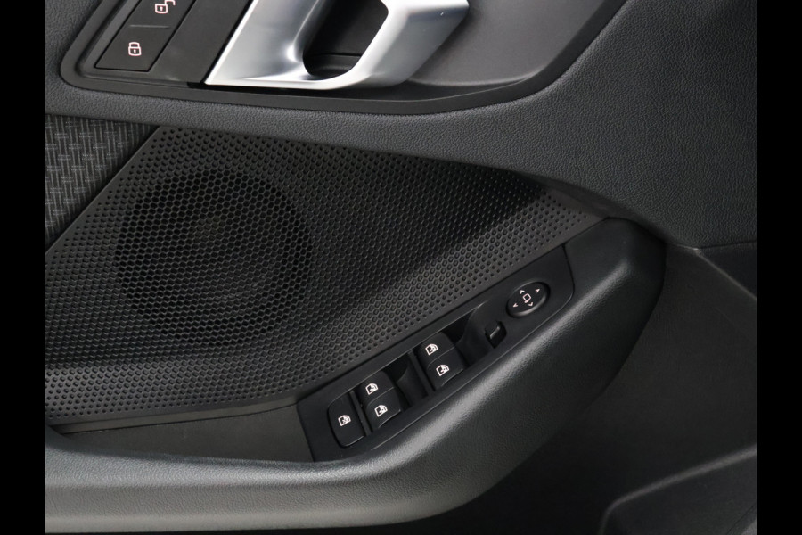 BMW 1-serie 118i Sport [CAMERA, APPLE CARPLAY, VIRTUAL COCKPIT, DAB, LED DIMLICHT, CRUISE CONTROL, NIEUWSTAAT]