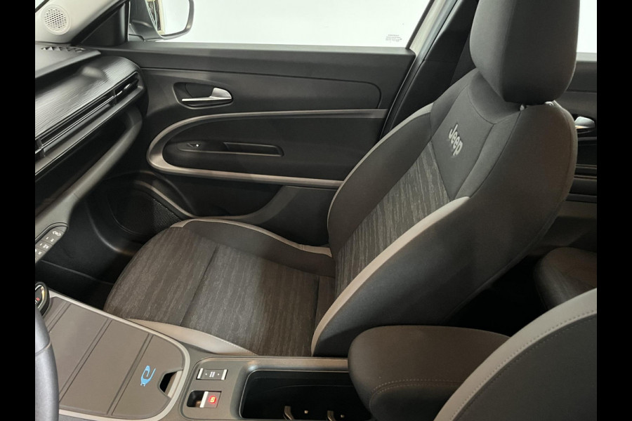 Jeep Avenger Longitude 54 kWh | Navigatie | Apple Carplay/ Android Auto | Parkeersensor achter | Cruise Control | Stoelverwarming | Full LED | Virtual Cockpit | Climate Control