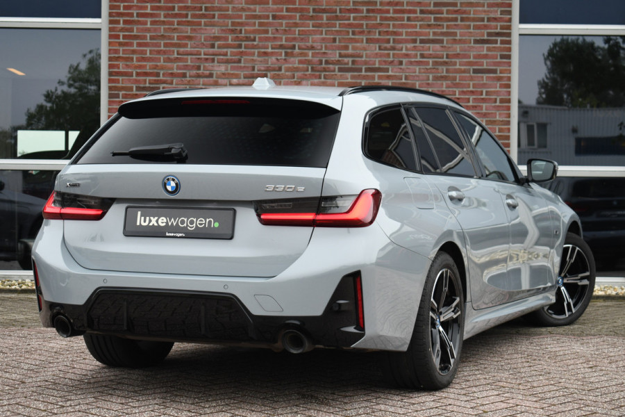 BMW 3 Serie Touring 330e xDrive M-Sport Pano ACC Trekh HUD HiFi Leder Brooklyngrau!