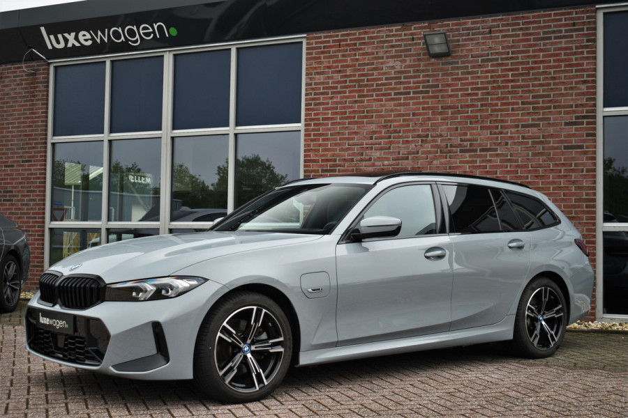 BMW 3 Serie Touring 330e xDrive M-Sport Pano ACC Trekh HUD HiFi Leder Brooklyngrau!