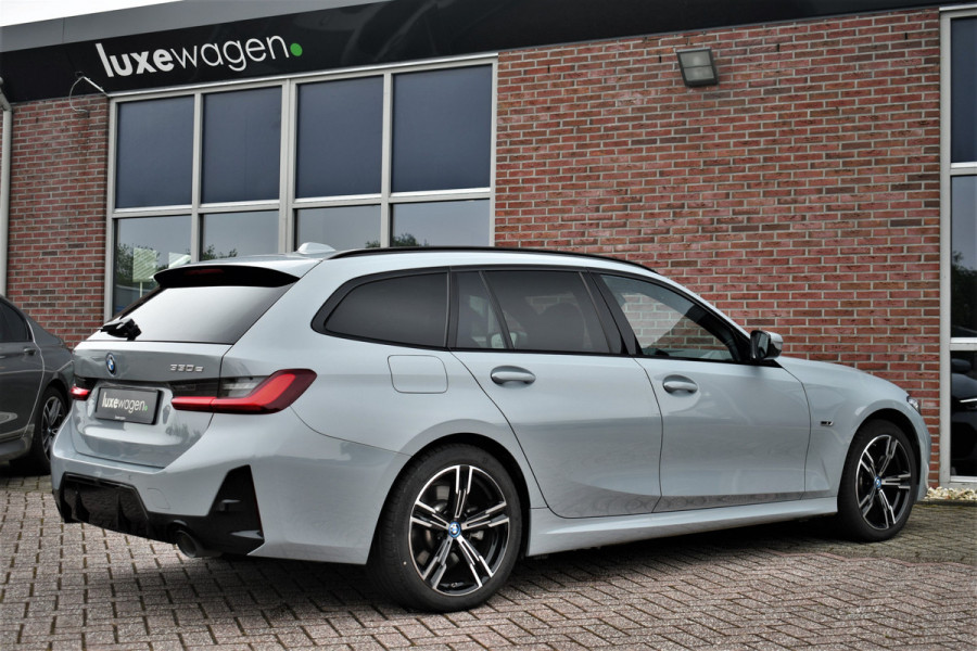 BMW 3 Serie Touring 330e xDrive M-Sport Pano ACC Trekh HUD HiFi Leder Brooklyngrau!