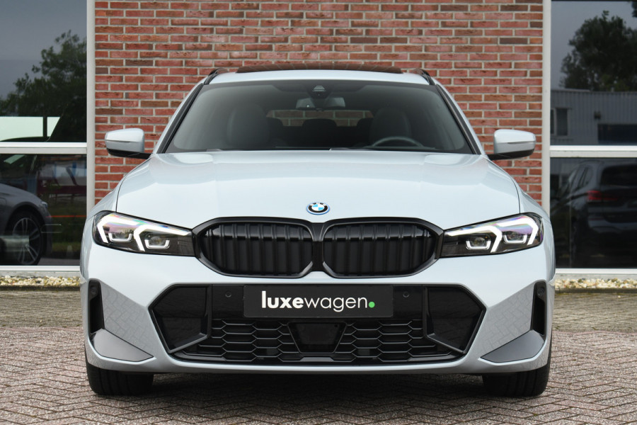BMW 3 Serie Touring 330e xDrive M-Sport Pano ACC Trekh HUD HiFi Leder Brooklyngrau!