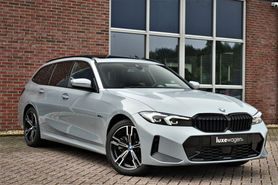 BMW 3 Serie Touring 330e xDrive M-Sport Pano ACC Trekh HUD HiFi Leder Brooklyngrau!