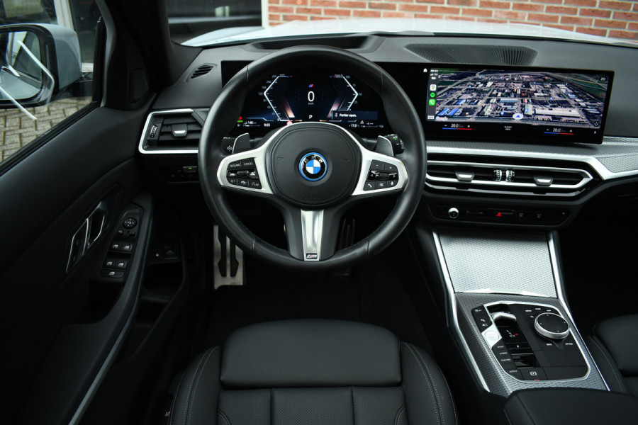 BMW 3 Serie Touring 330e xDrive M-Sport Pano ACC Trekh HUD HiFi Leder Brooklyngrau!