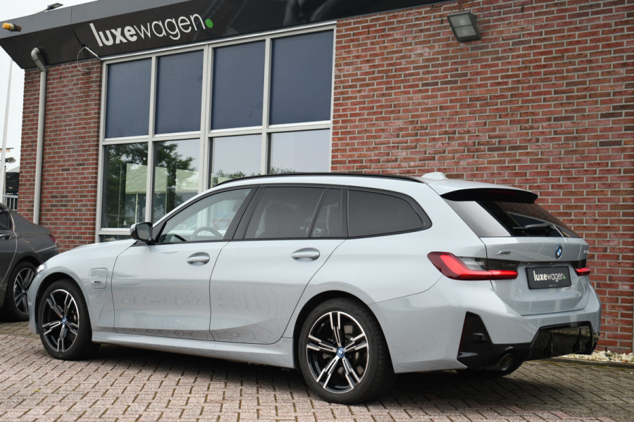 BMW 3 Serie Touring 330e xDrive M-Sport Pano ACC Trekh HUD HiFi Leder Brooklyngrau!