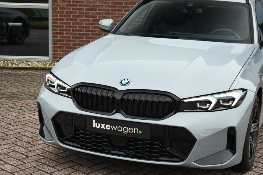 BMW 3 Serie Touring 330e xDrive M-Sport Pano ACC Trekh HUD HiFi Leder Brooklyngrau!