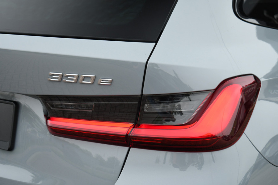 BMW 3 Serie Touring 330e xDrive M-Sport Pano ACC Trekh HUD HiFi Leder Brooklyngrau!