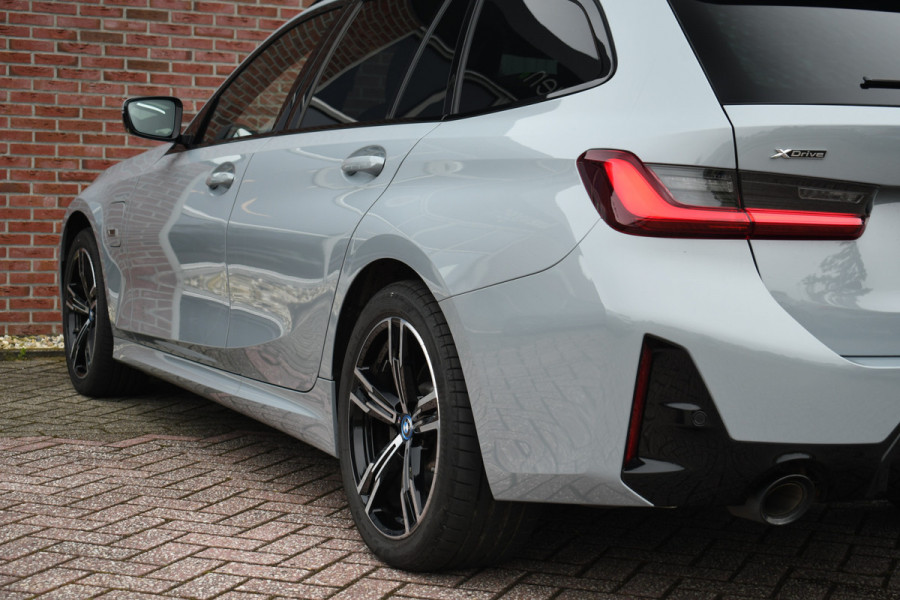 BMW 3 Serie Touring 330e xDrive M-Sport Pano ACC Trekh HUD HiFi Leder Brooklyngrau!