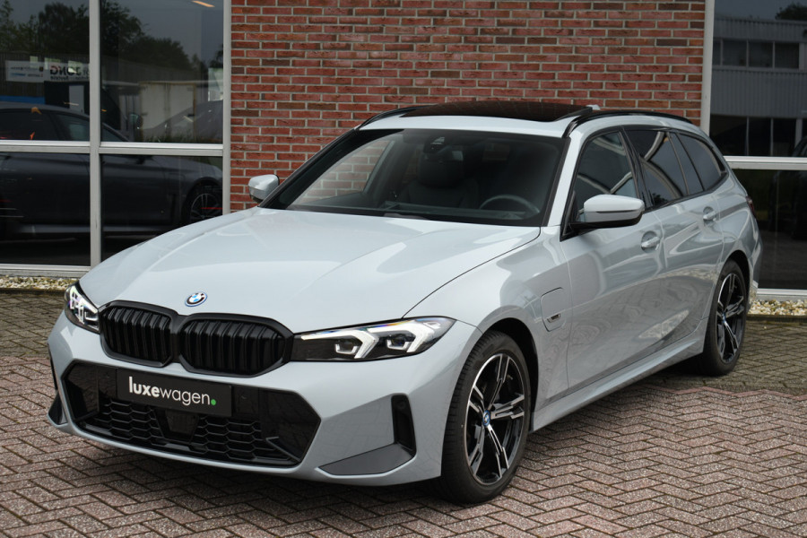 BMW 3 Serie Touring 330e xDrive M-Sport Pano ACC Trekh HUD HiFi Leder Brooklyngrau!