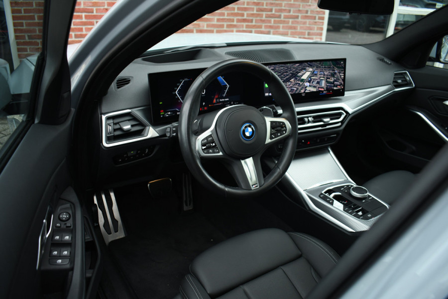 BMW 3 Serie Touring 330e xDrive M-Sport Pano ACC Trekh HUD HiFi Leder Brooklyngrau!