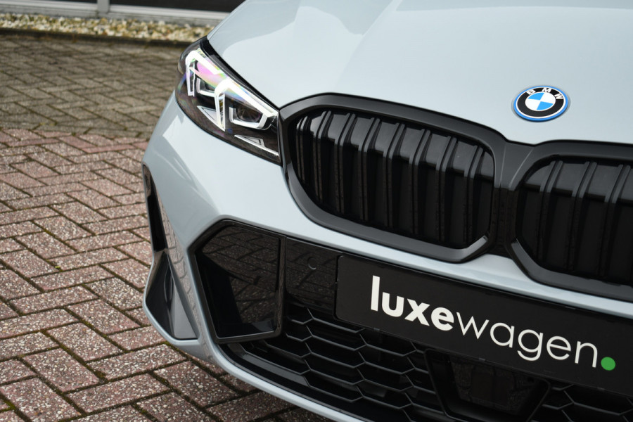 BMW 3 Serie Touring 330e xDrive M-Sport Pano ACC Trekh HUD HiFi Leder Brooklyngrau!