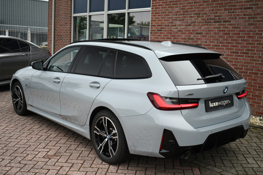 BMW 3 Serie Touring 330e xDrive M-Sport Pano ACC Trekh HUD HiFi Leder Brooklyngrau!