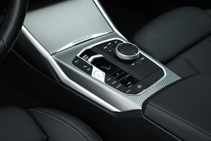 BMW 3 Serie Touring 330e xDrive M-Sport Pano ACC Trekh HUD HiFi Leder Brooklyngrau!