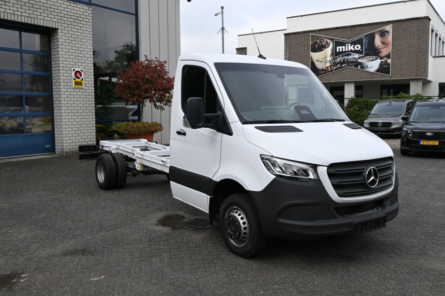 Mercedes-Benz Sprinter 519 CDI Pro MBUX 10.25, LED koplampen, Geveerde stoel, Etc.