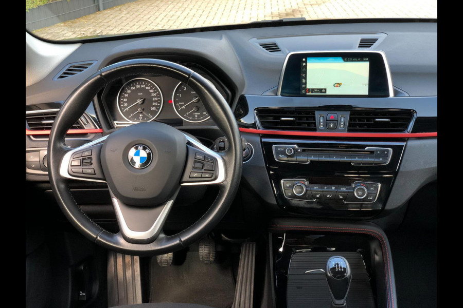 BMW X1 SDrive18i High Executive | Navi, Cruise, PDC, Stoelverw, El. Achterklep | Dealeronderhouden |