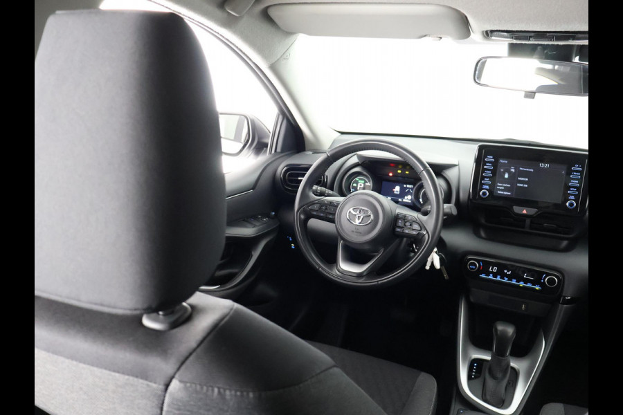 Toyota Yaris 1.5 HYBRID DYNAMIC PACK AUTOMAAT GARANTIE 2-2033! LMV.CAMERA.ADAPTIVE CRUISE.CLOUD NAVIGATIE