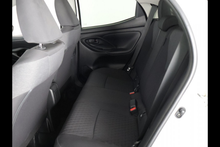 Toyota Yaris 1.5 HYBRID DYNAMIC PACK AUTOMAAT GARANTIE 2-2033! LMV.CAMERA.ADAPTIVE CRUISE.CLOUD NAVIGATIE